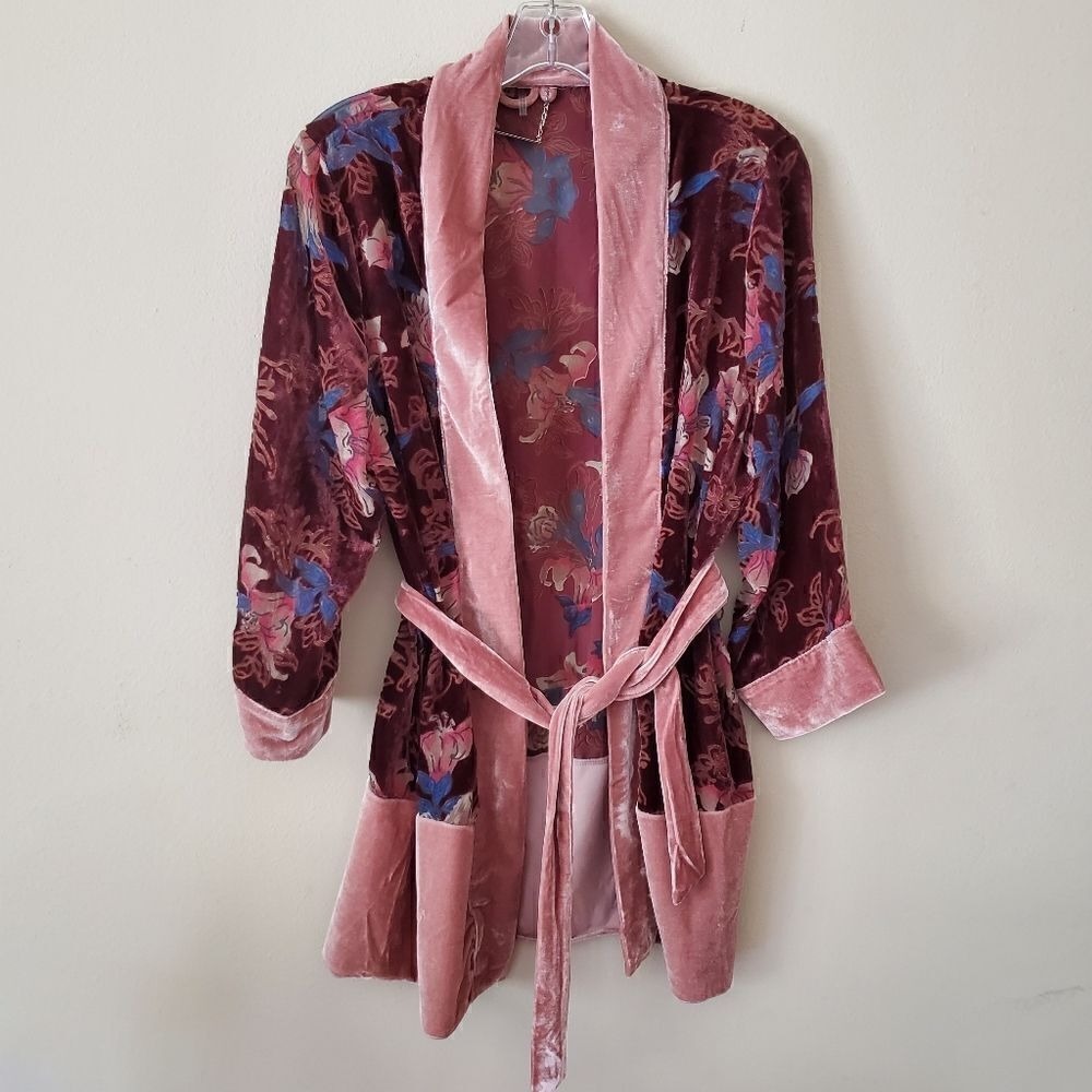 Paparazzi Velvet‎ Floral Burnout Robe Kimono Jacket Pink Burgundy Medium - Picture 2 of 7